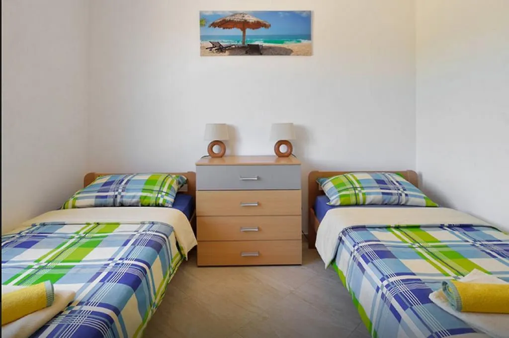 PUY Apartment Una 0*,