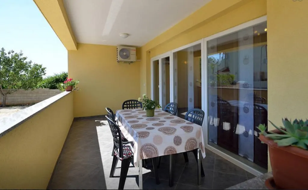 PUY Apartment Una