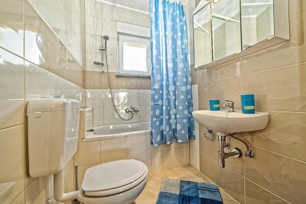 PUY Apartment Una