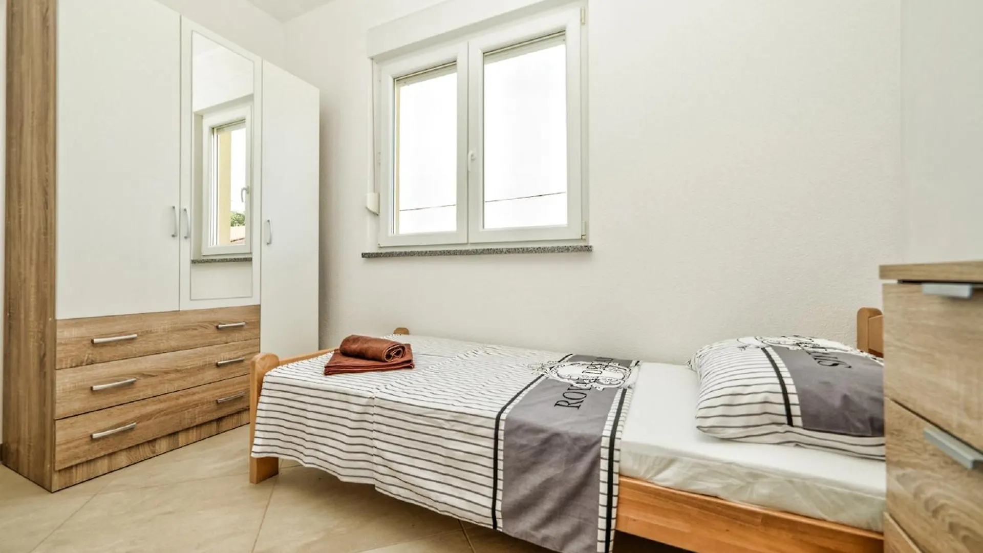 PUY Apartment Una
