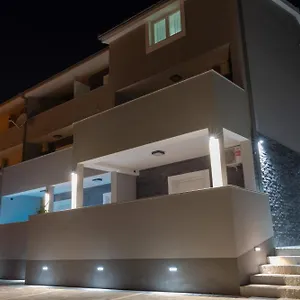 https://apartments-pasalic.hotels-in-trogir.com