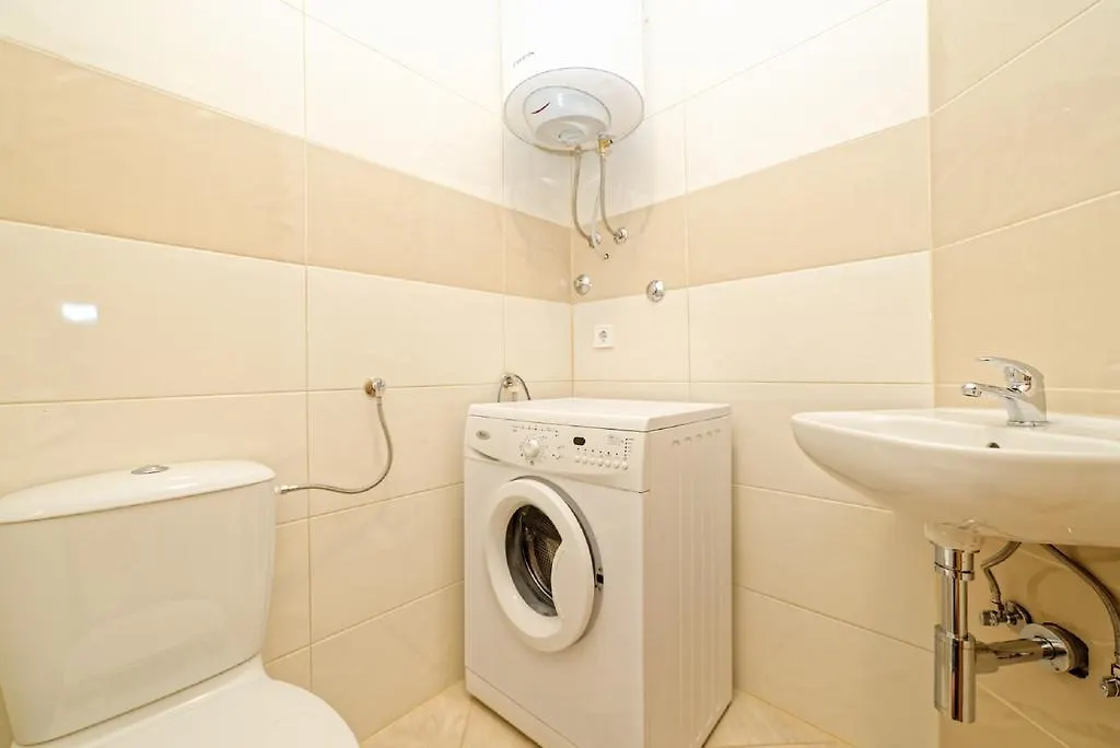Apartment Una Pula 0*,