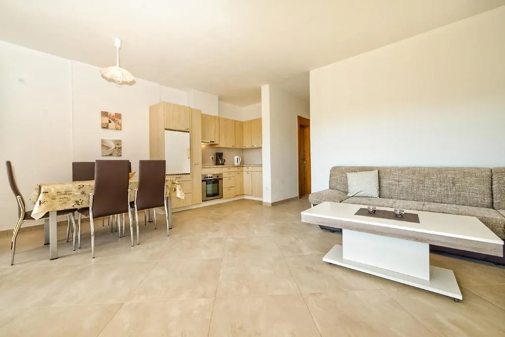 Apartment Una Pula 0*,